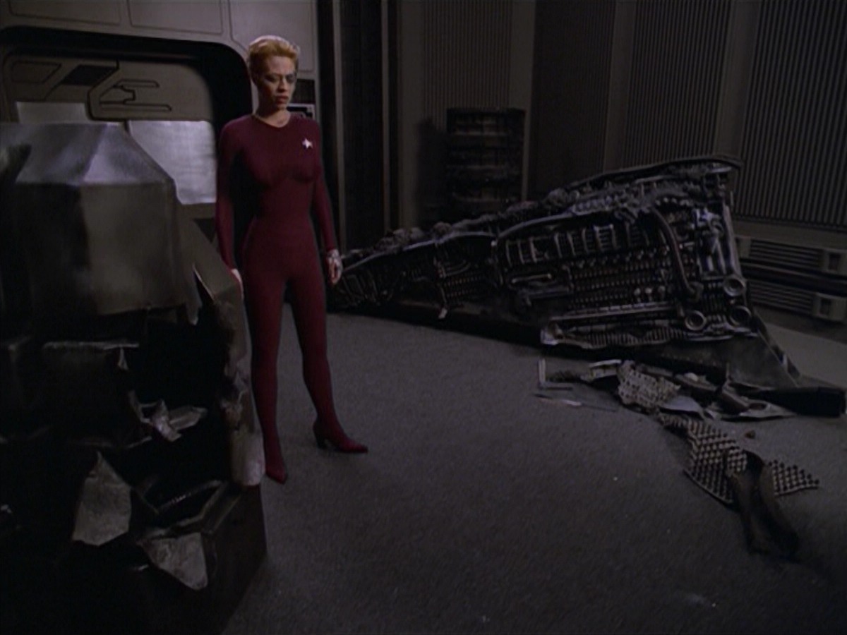 ariane179254_StarTrekVoyager_5x15_5x16_DarkFrontier_2421.jpg