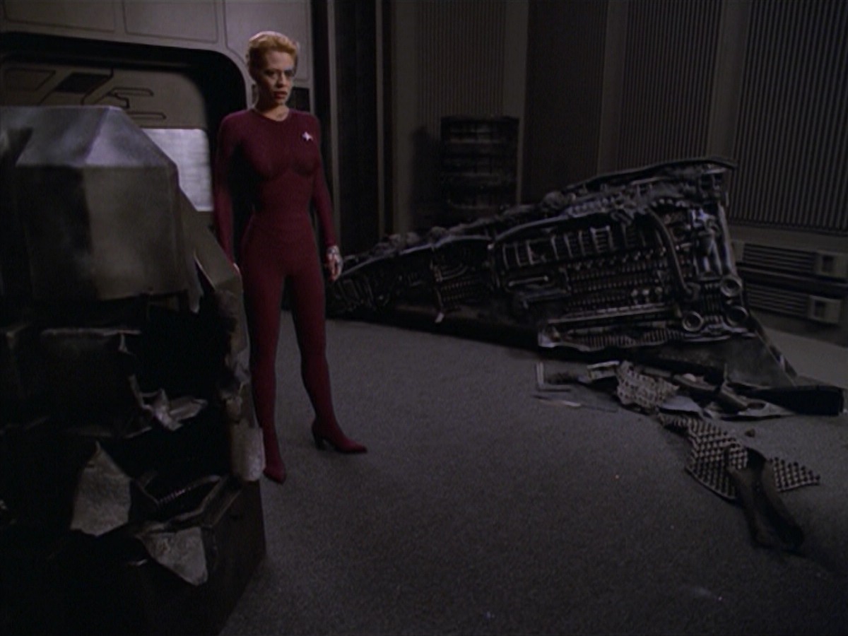 ariane179254_StarTrekVoyager_5x15_5x16_DarkFrontier_2422.jpg