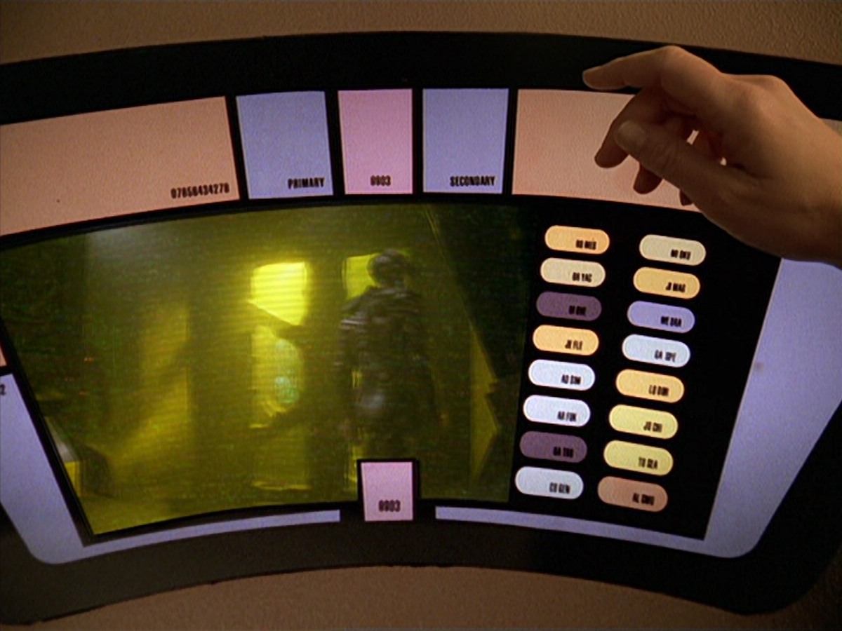 ariane179254_StarTrekVoyager_5x15_5x16_DarkFrontier_2454.jpg