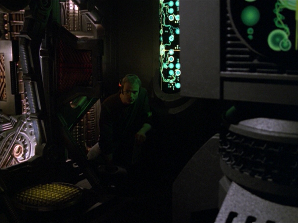 ariane179254_StarTrekVoyager_5x15_5x16_DarkFrontier_2468.jpg