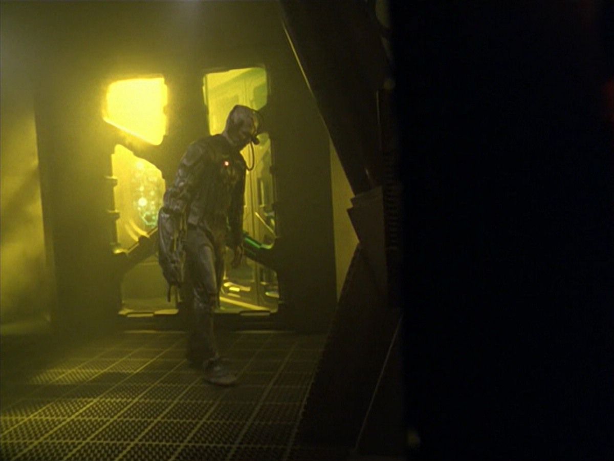 ariane179254_StarTrekVoyager_5x15_5x16_DarkFrontier_2470.jpg
