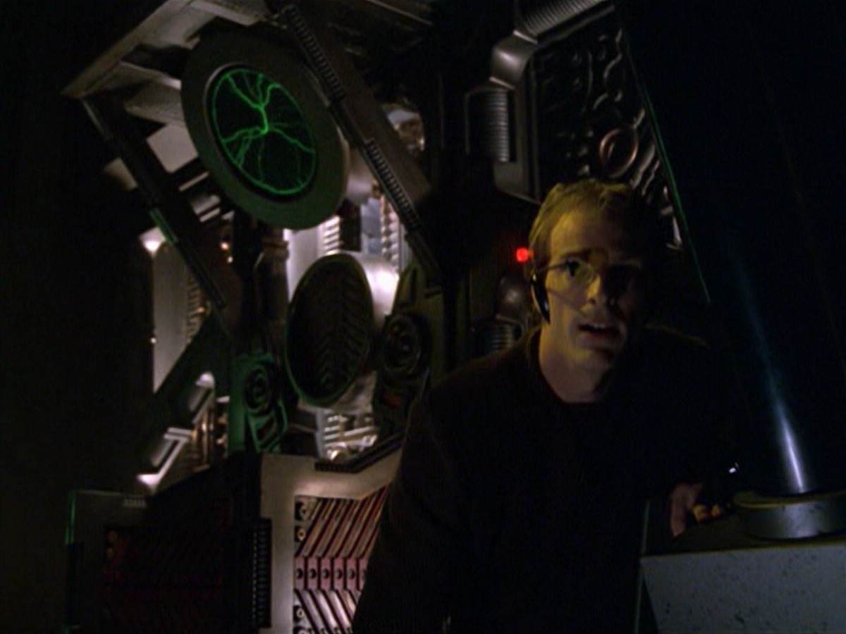 ariane179254_StarTrekVoyager_5x15_5x16_DarkFrontier_2481.jpg