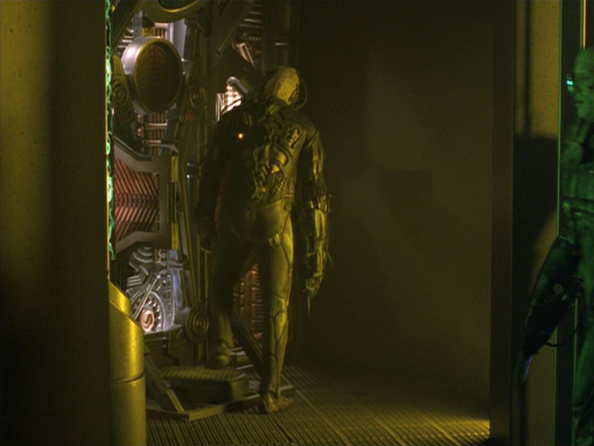 ariane179254_StarTrekVoyager_5x15_5x16_DarkFrontier_2482.jpg