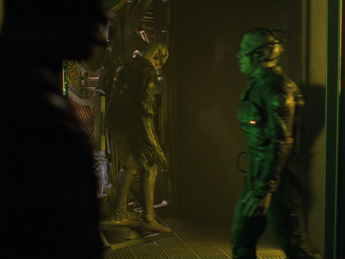 ariane179254_StarTrekVoyager_5x15_5x16_DarkFrontier_2483.jpg