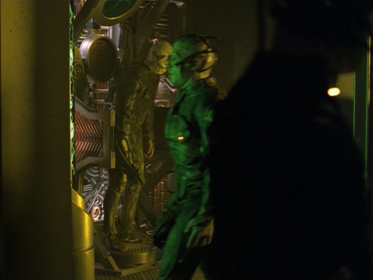 ariane179254_StarTrekVoyager_5x15_5x16_DarkFrontier_2484.jpg