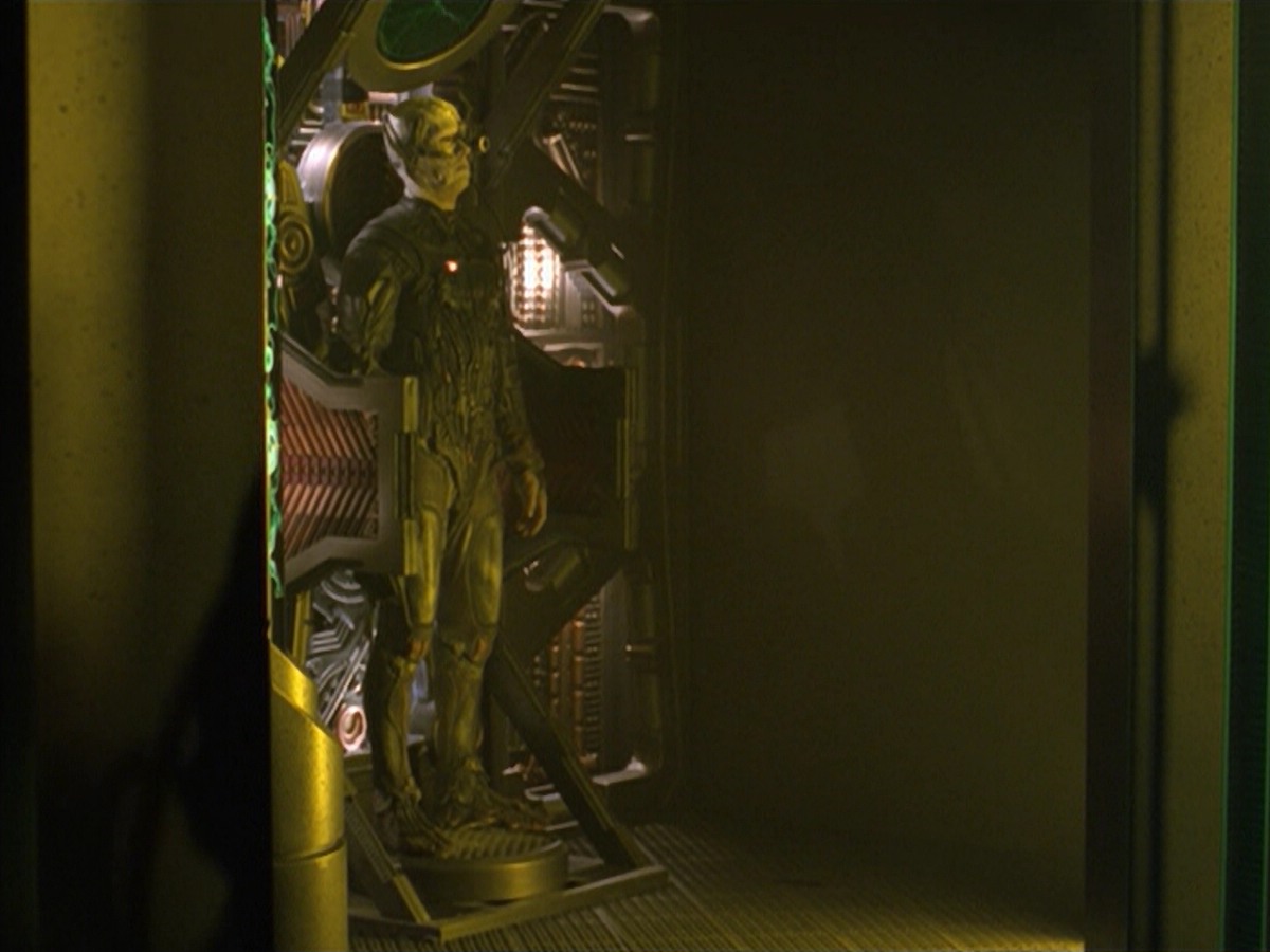 ariane179254_StarTrekVoyager_5x15_5x16_DarkFrontier_2487.jpg