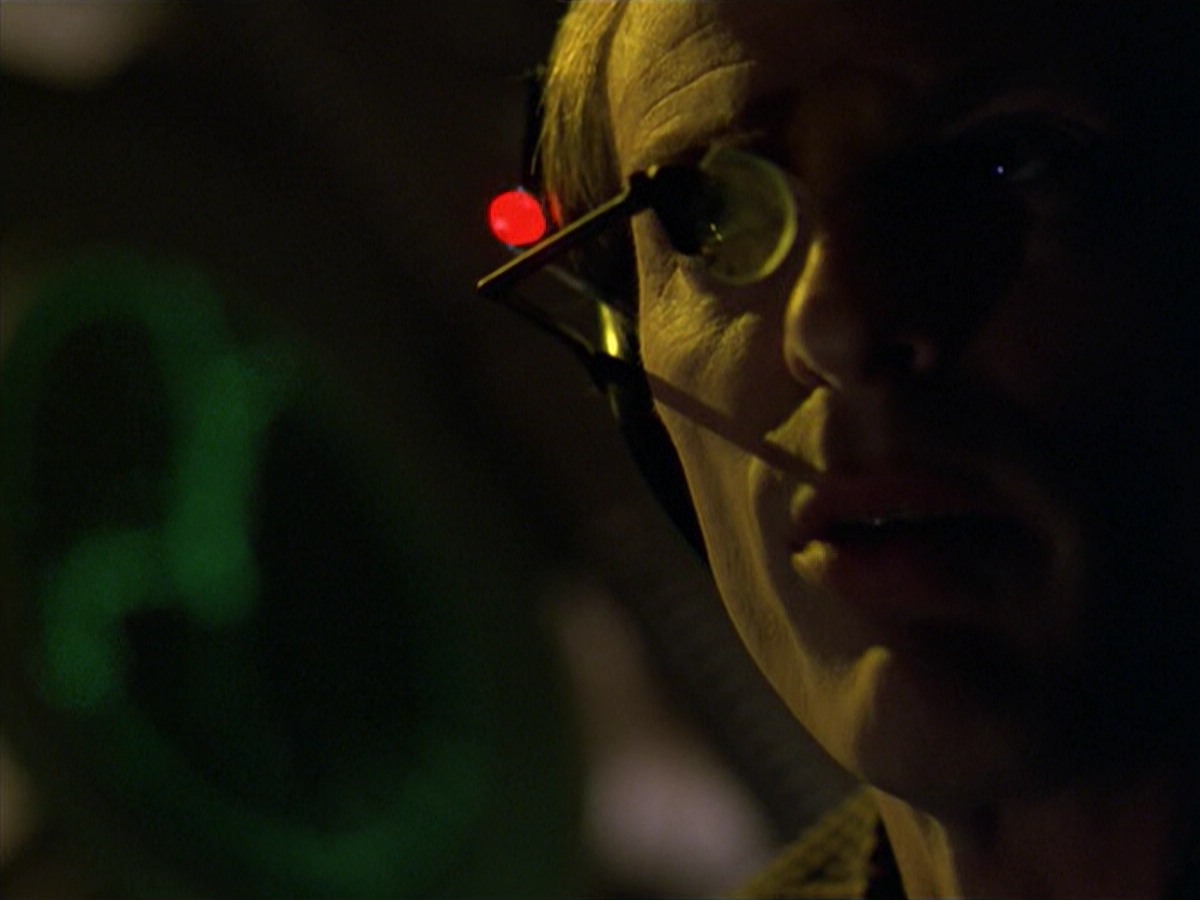 ariane179254_StarTrekVoyager_5x15_5x16_DarkFrontier_2514.jpg
