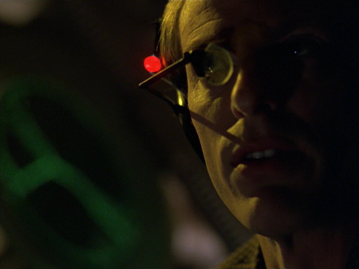 ariane179254_StarTrekVoyager_5x15_5x16_DarkFrontier_2515.jpg