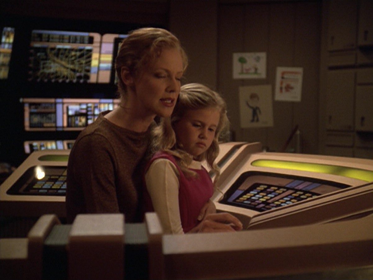 ariane179254_StarTrekVoyager_5x15_5x16_DarkFrontier_2519.jpg