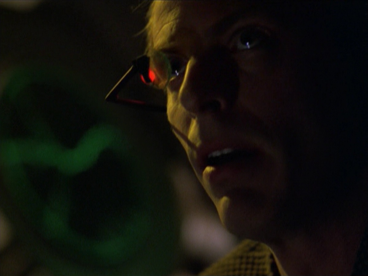 ariane179254_StarTrekVoyager_5x15_5x16_DarkFrontier_2526.jpg