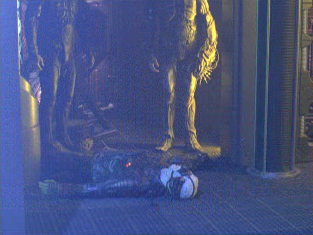 ariane179254_StarTrekVoyager_5x15_5x16_DarkFrontier_2529.jpg