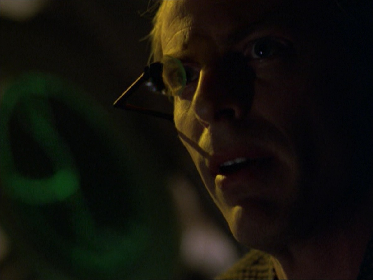 ariane179254_StarTrekVoyager_5x15_5x16_DarkFrontier_2531.jpg