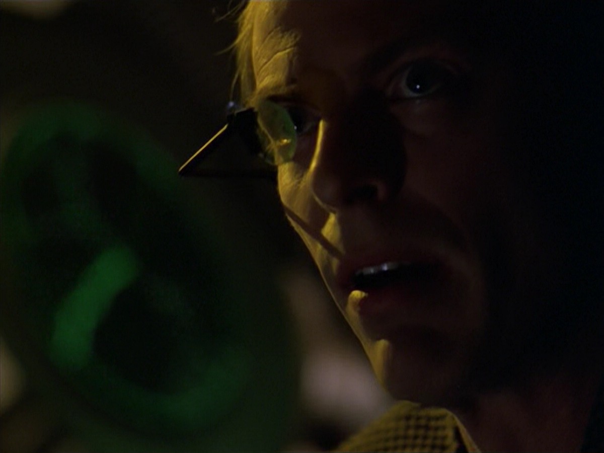 ariane179254_StarTrekVoyager_5x15_5x16_DarkFrontier_2540.jpg