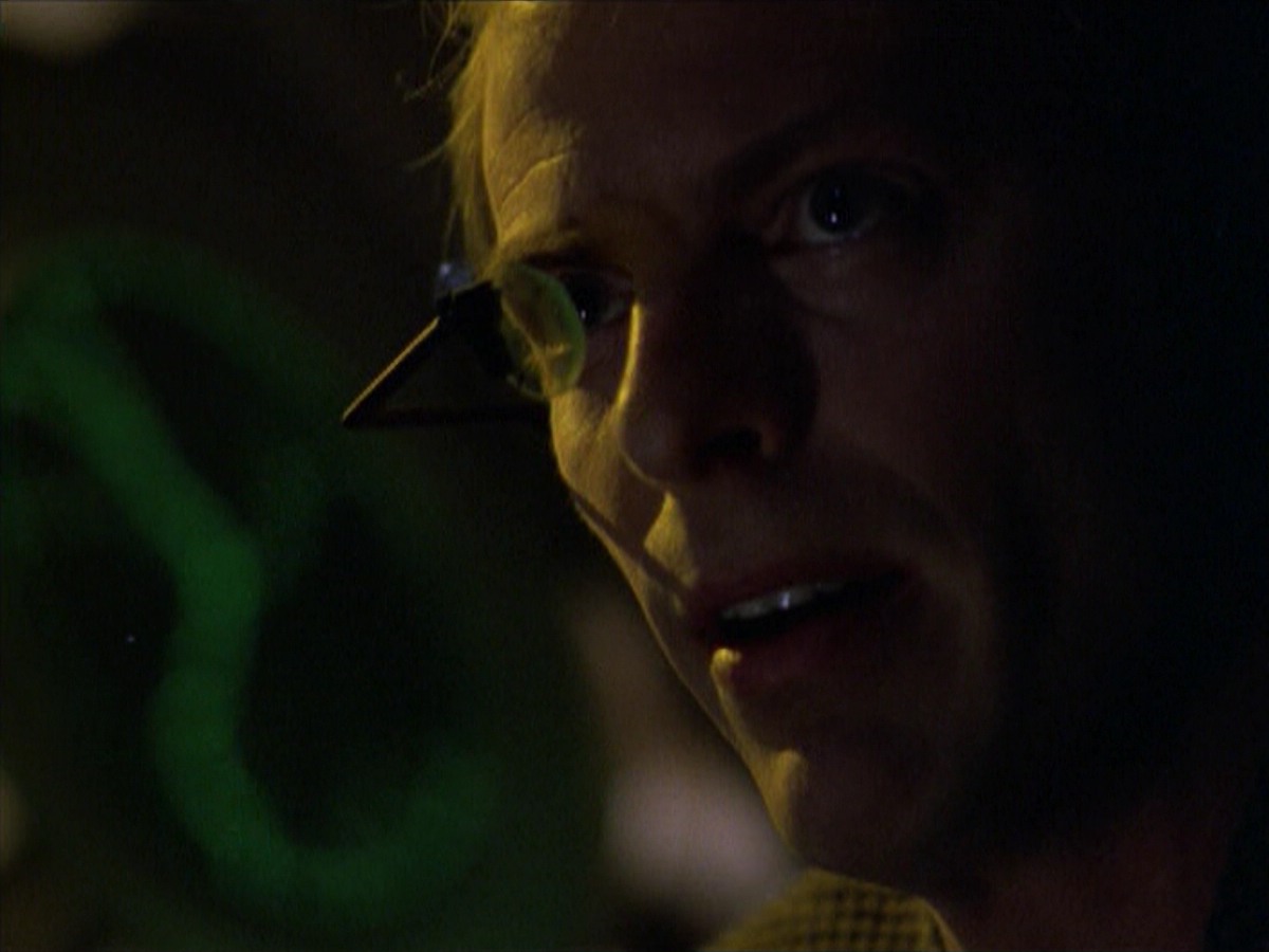 ariane179254_StarTrekVoyager_5x15_5x16_DarkFrontier_2544.jpg