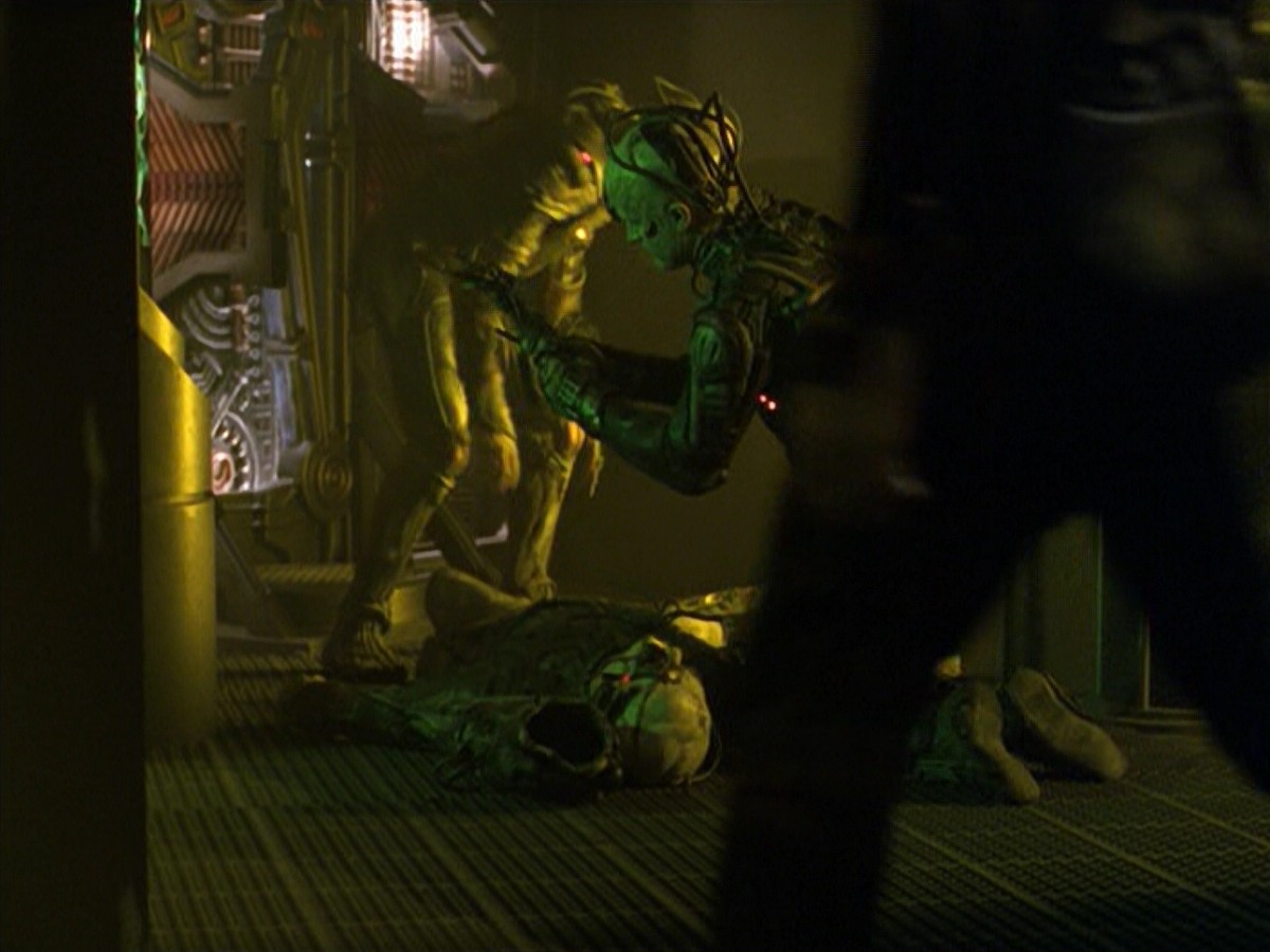 ariane179254_StarTrekVoyager_5x15_5x16_DarkFrontier_2549.jpg