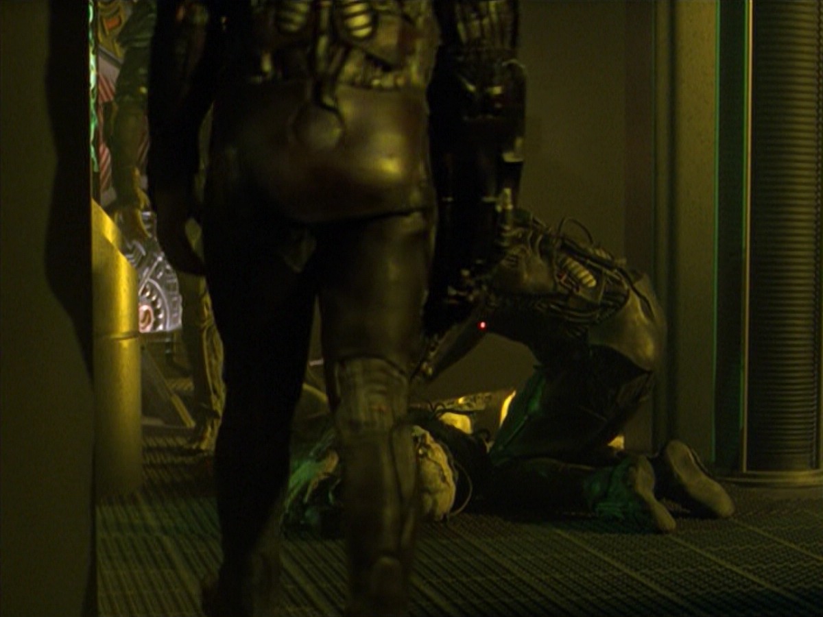 ariane179254_StarTrekVoyager_5x15_5x16_DarkFrontier_2551.jpg