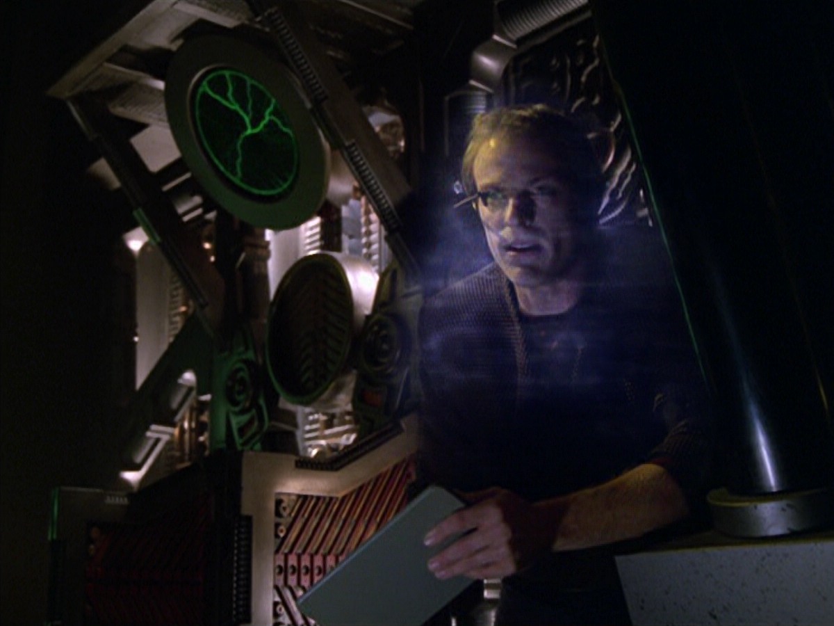 ariane179254_StarTrekVoyager_5x15_5x16_DarkFrontier_2555.jpg