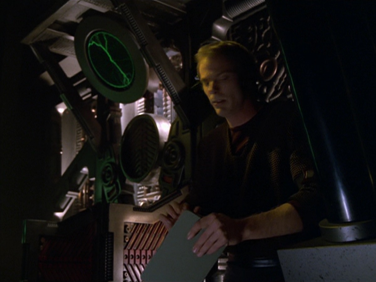 ariane179254_StarTrekVoyager_5x15_5x16_DarkFrontier_2556.jpg