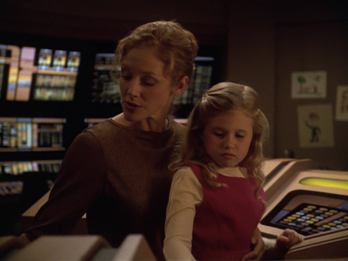 ariane179254_StarTrekVoyager_5x15_5x16_DarkFrontier_2560.jpg