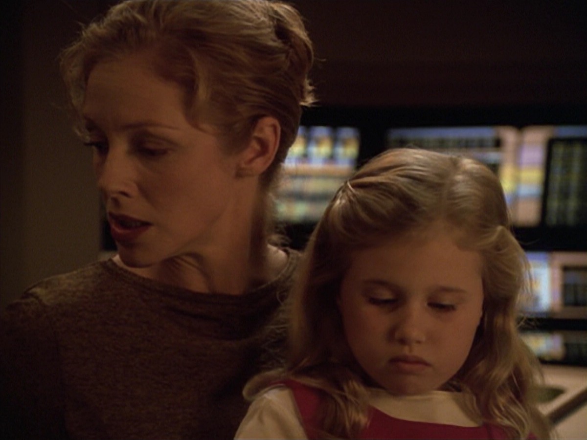 ariane179254_StarTrekVoyager_5x15_5x16_DarkFrontier_2564.jpg
