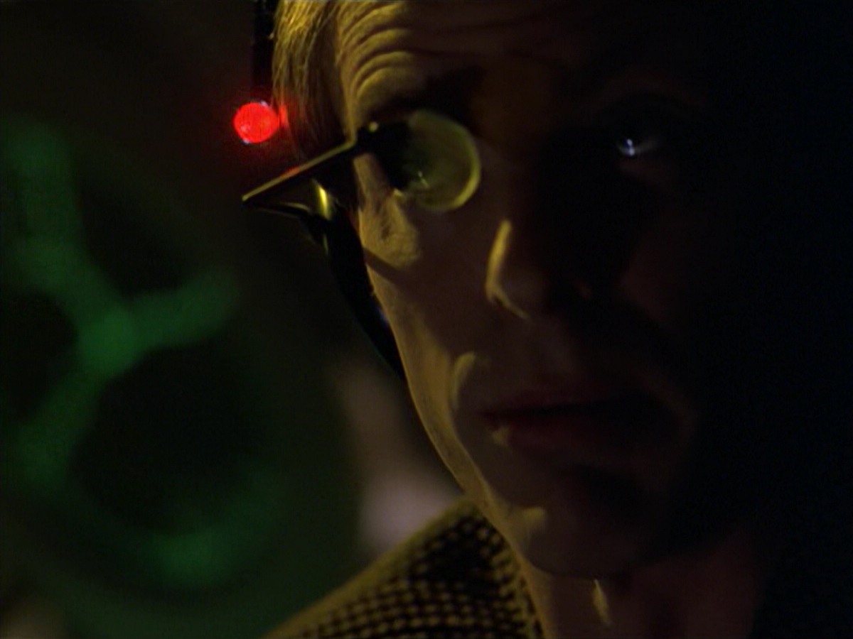 ariane179254_StarTrekVoyager_5x15_5x16_DarkFrontier_2570.jpg