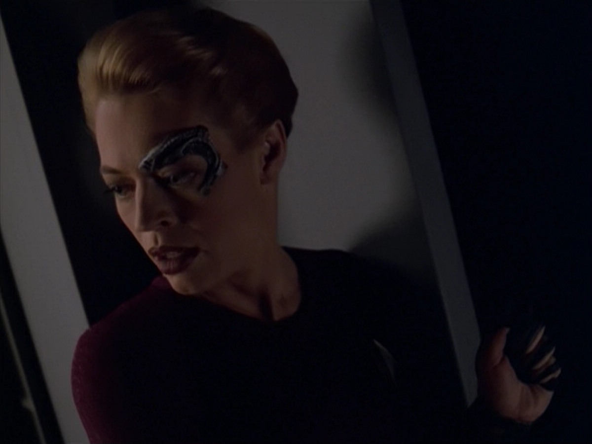 ariane179254_StarTrekVoyager_5x15_5x16_DarkFrontier_2667.jpg