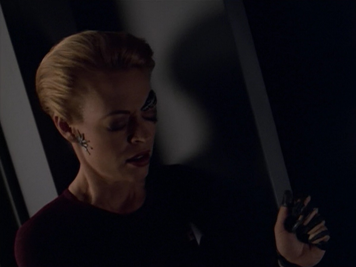 ariane179254_StarTrekVoyager_5x15_5x16_DarkFrontier_2670.jpg