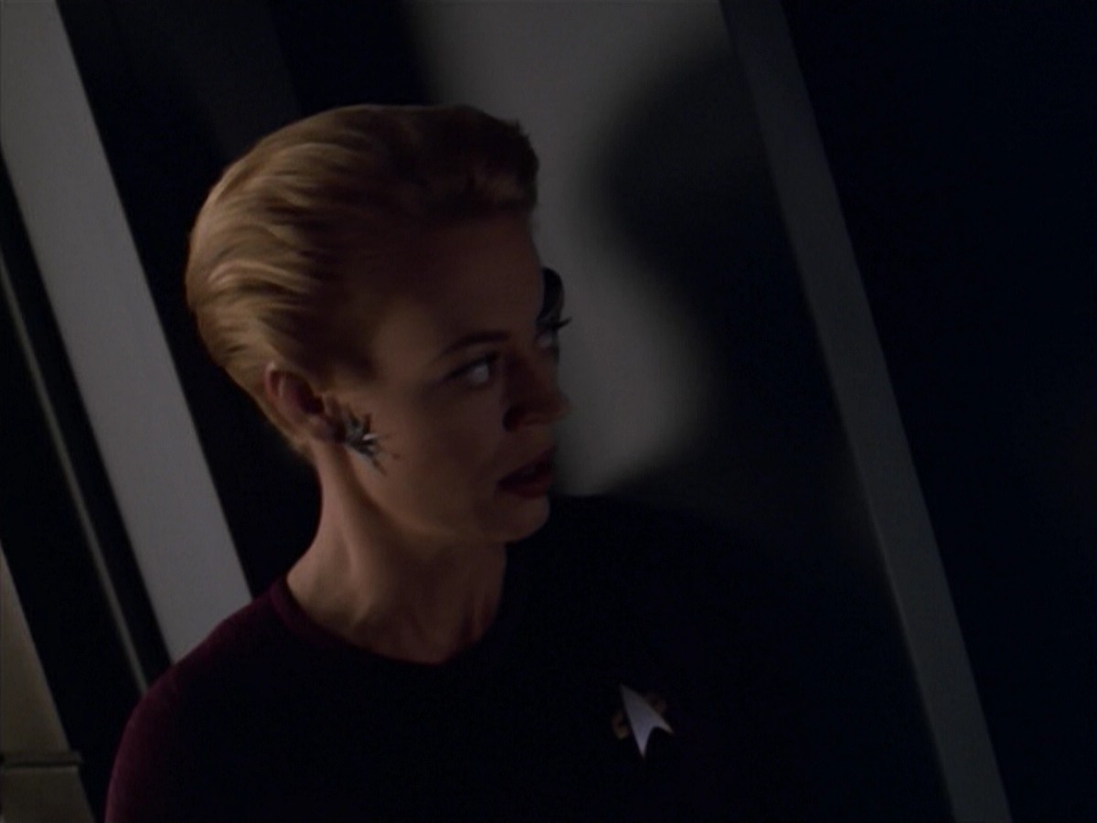 ariane179254_StarTrekVoyager_5x15_5x16_DarkFrontier_2675.jpg
