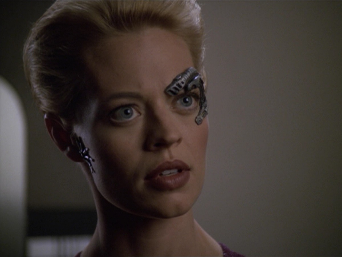 ariane179254_StarTrekVoyager_5x15_5x16_DarkFrontier_2718.jpg