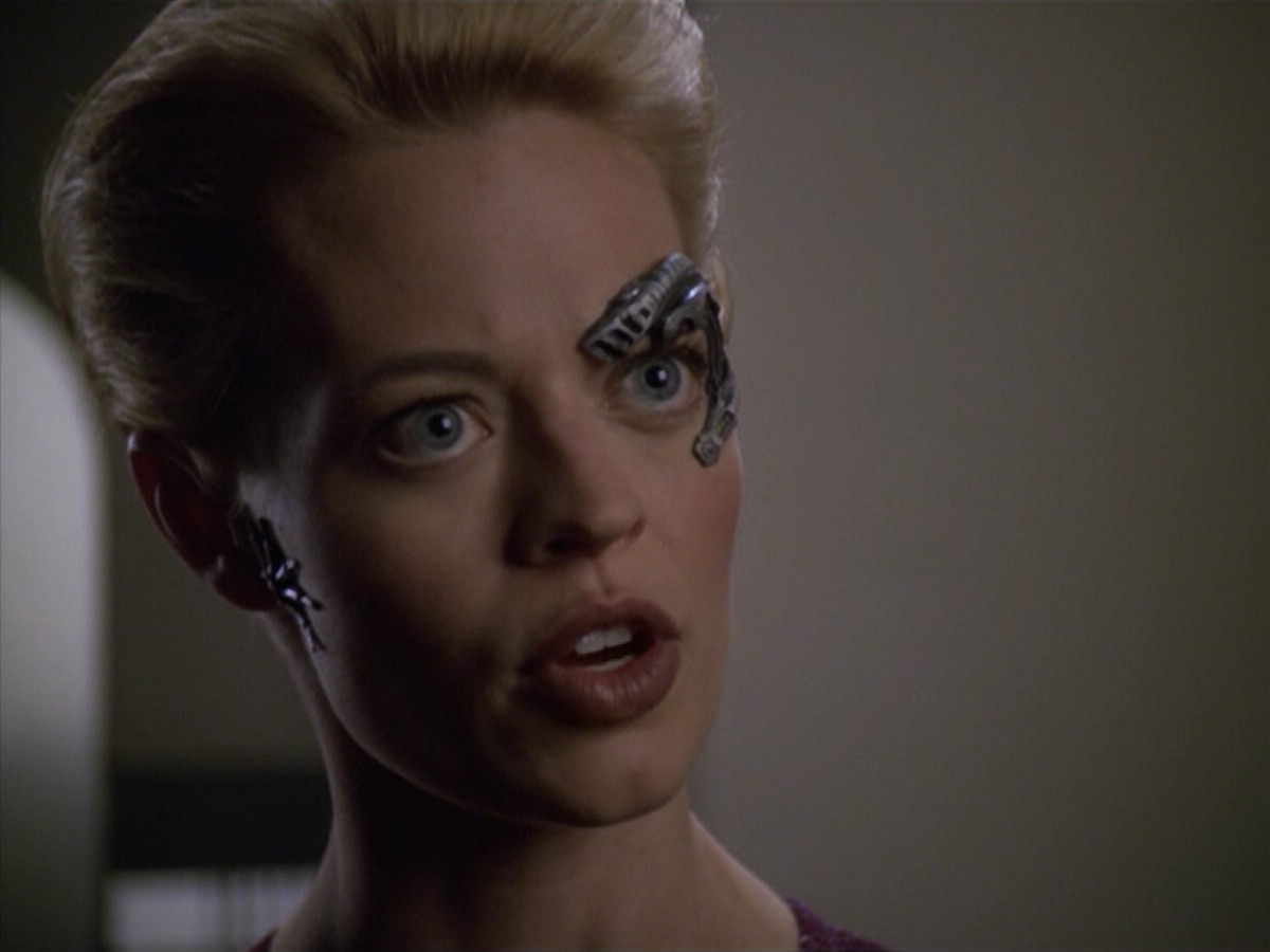 ariane179254_StarTrekVoyager_5x15_5x16_DarkFrontier_2727.jpg