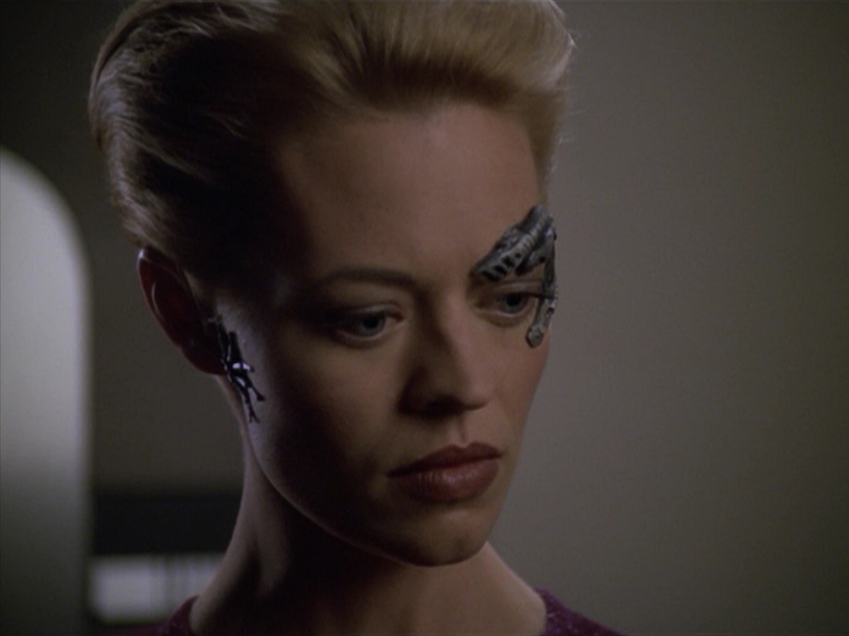 ariane179254_StarTrekVoyager_5x15_5x16_DarkFrontier_2792.jpg