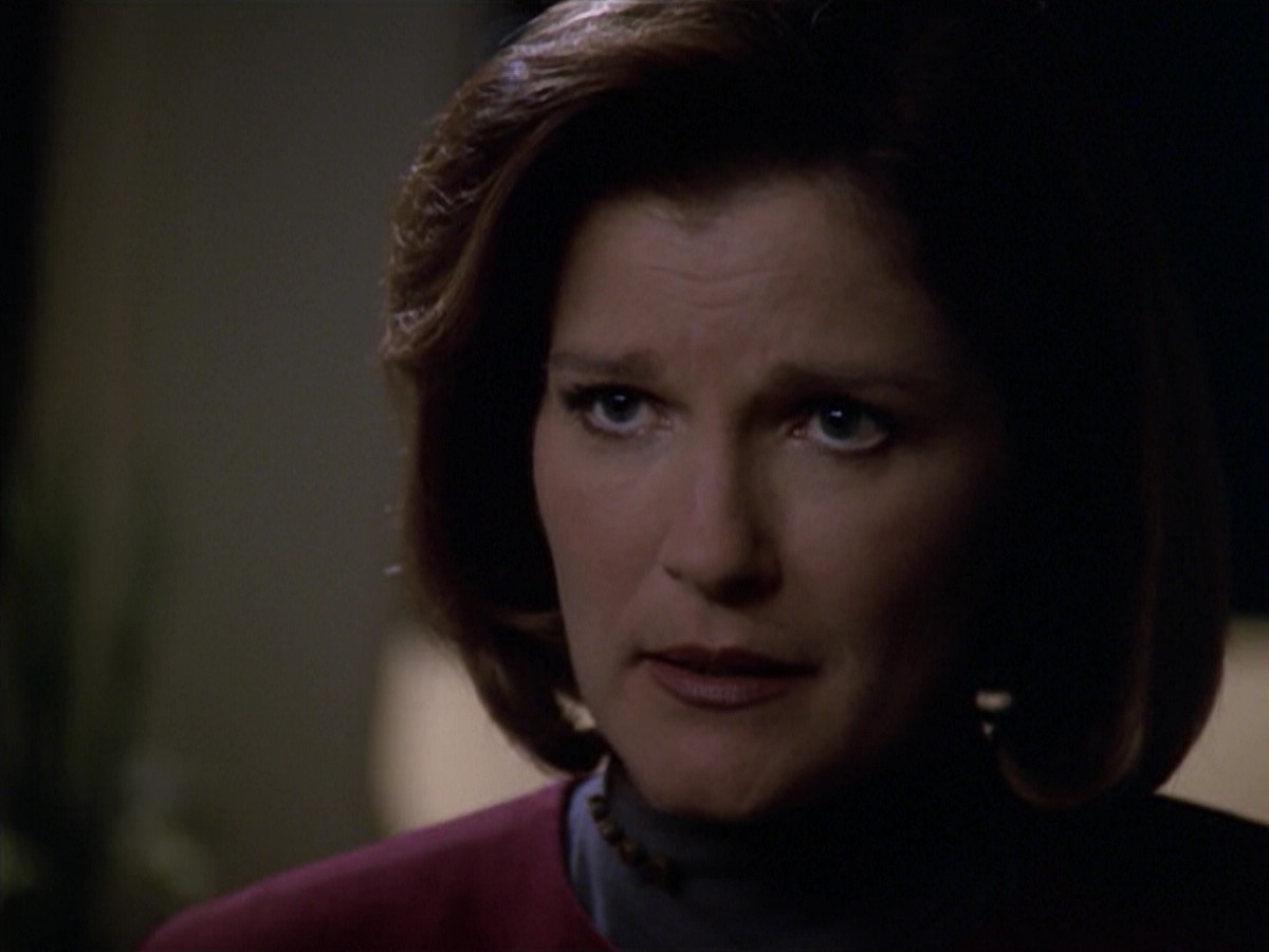 ariane179254_StarTrekVoyager_5x15_5x16_DarkFrontier_2802.jpg