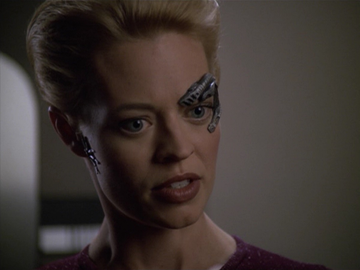 ariane179254_StarTrekVoyager_5x15_5x16_DarkFrontier_2823.jpg