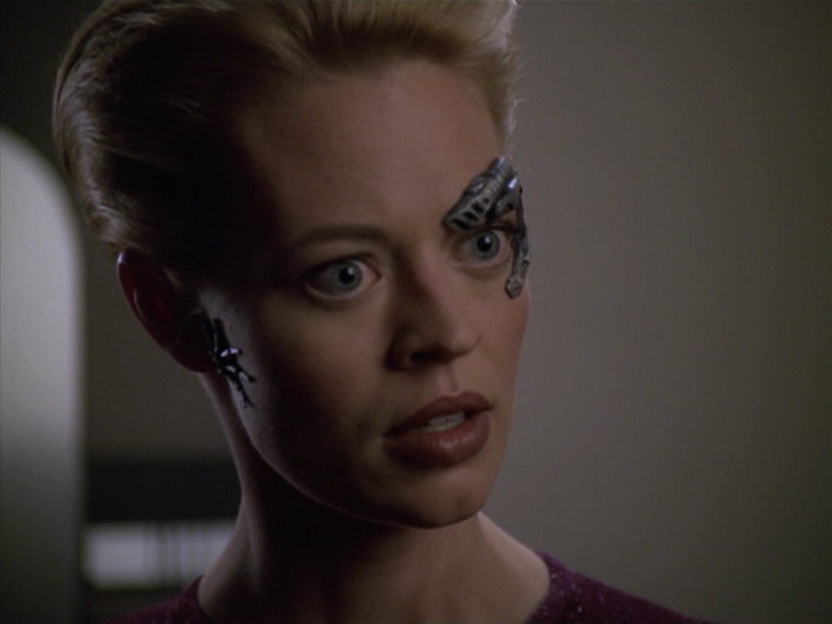 ariane179254_StarTrekVoyager_5x15_5x16_DarkFrontier_2832.jpg