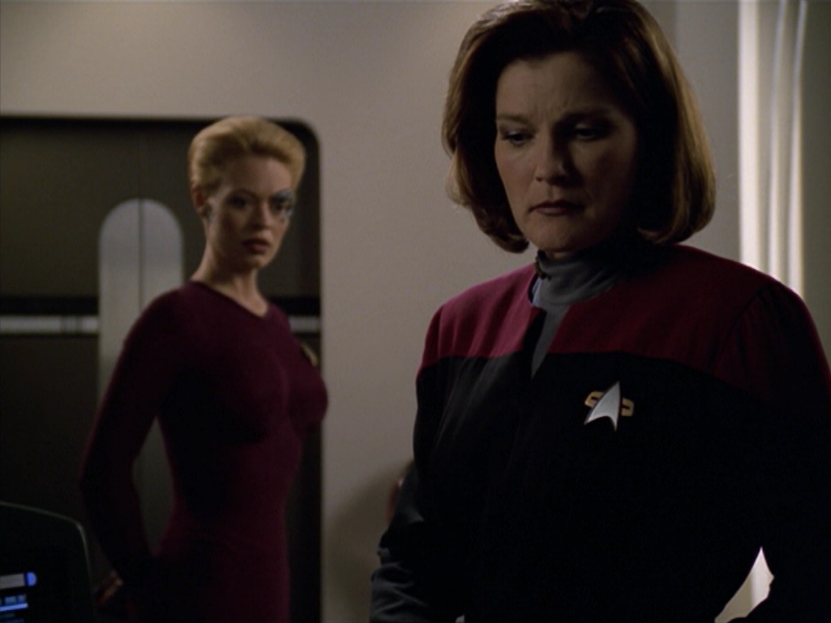 ariane179254_StarTrekVoyager_5x15_5x16_DarkFrontier_2916.jpg