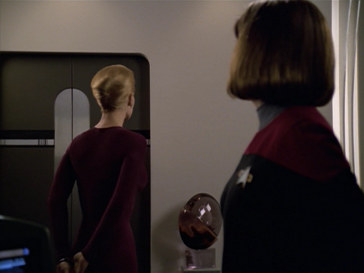 ariane179254_StarTrekVoyager_5x15_5x16_DarkFrontier_2939.jpg