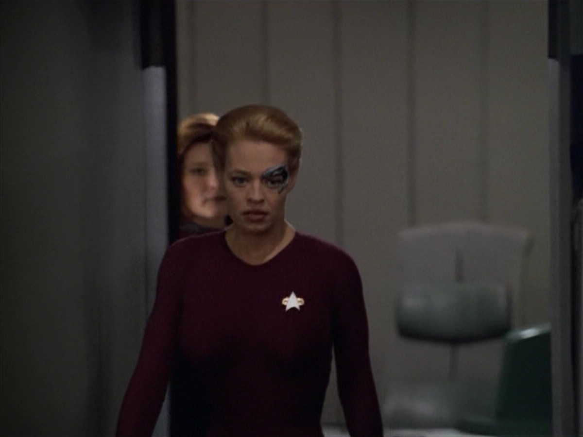 ariane179254_StarTrekVoyager_5x15_5x16_DarkFrontier_2972.jpg