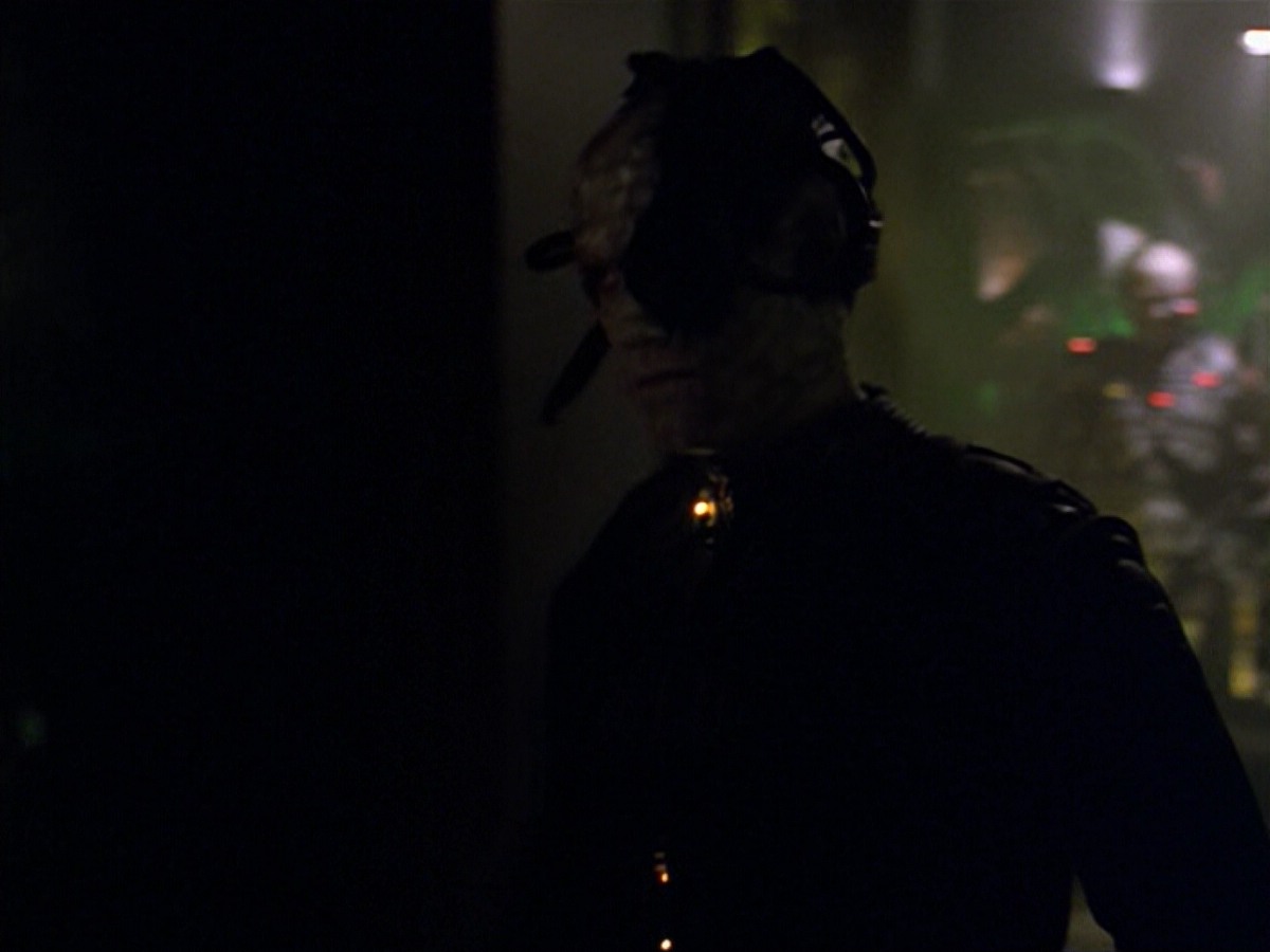 ariane179254_StarTrekVoyager_5x15_5x16_DarkFrontier_3015.jpg