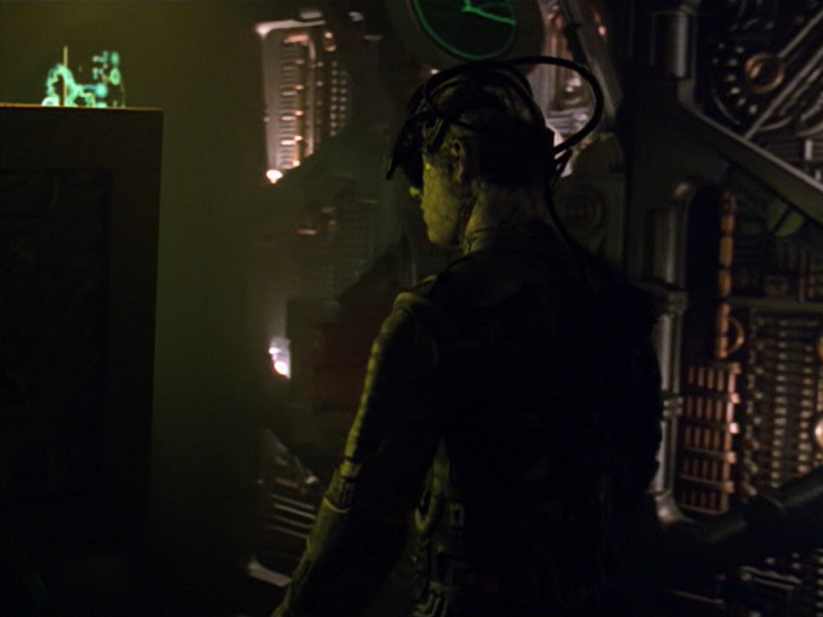 ariane179254_StarTrekVoyager_5x15_5x16_DarkFrontier_3021.jpg
