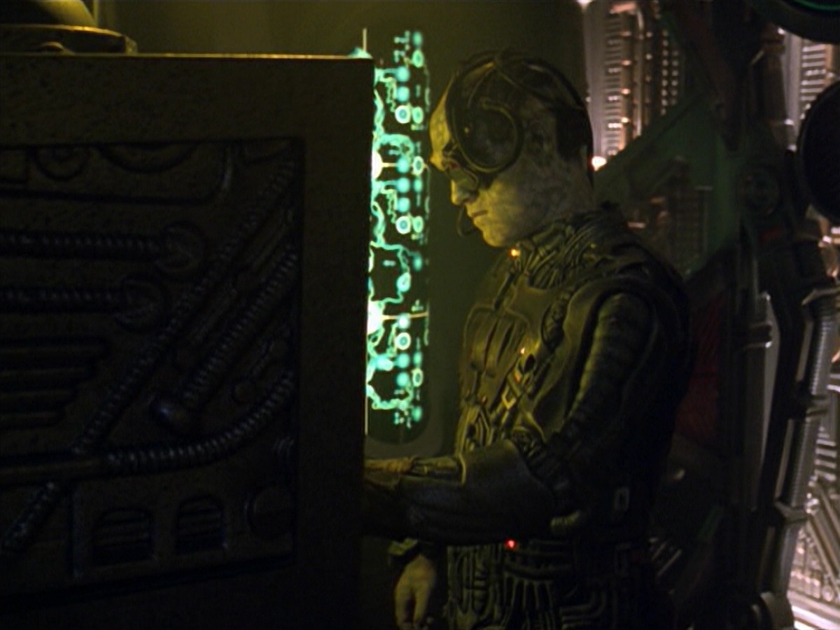 ariane179254_StarTrekVoyager_5x15_5x16_DarkFrontier_3026.jpg