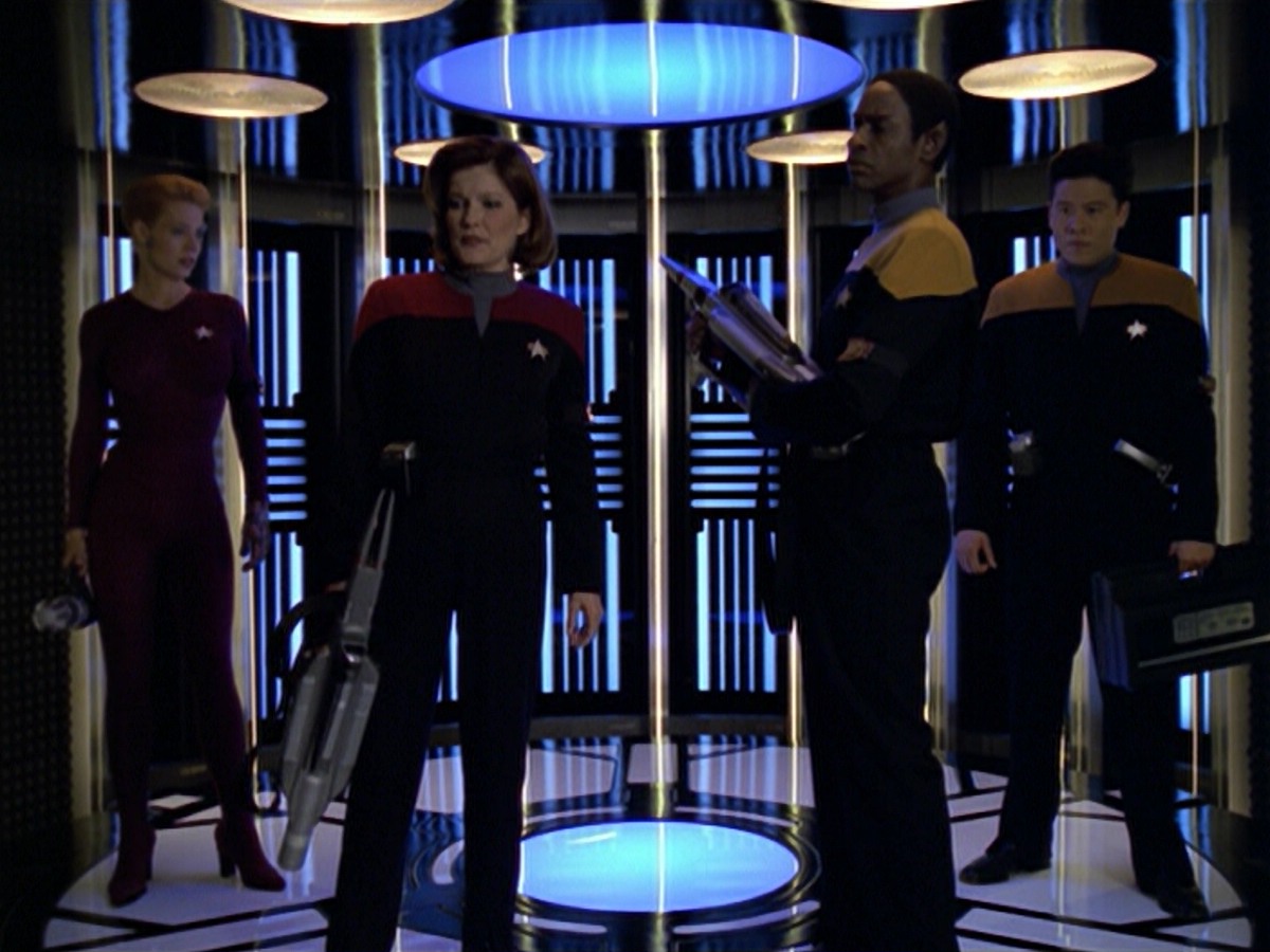 ariane179254_StarTrekVoyager_5x15_5x16_DarkFrontier_3076.jpg