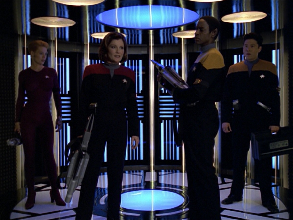 ariane179254_StarTrekVoyager_5x15_5x16_DarkFrontier_3078.jpg
