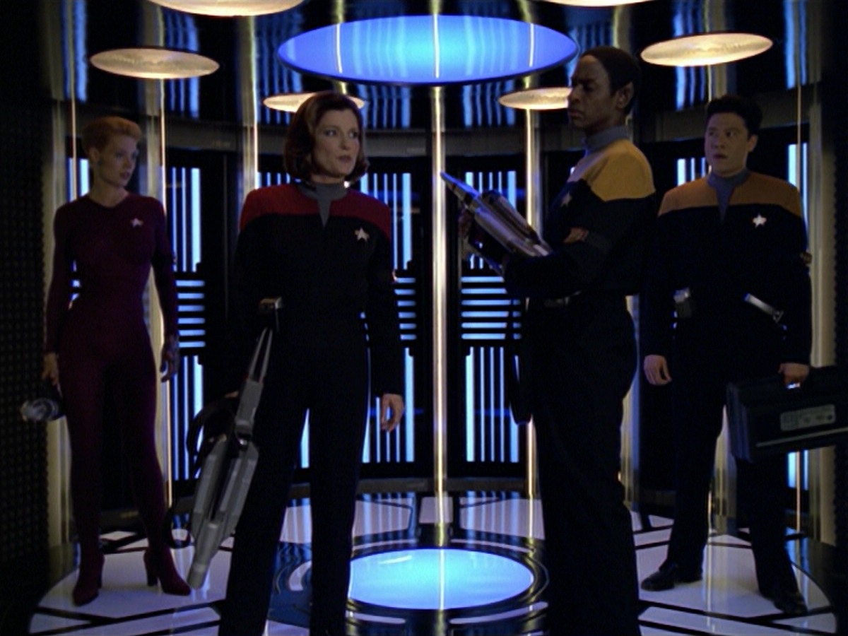 ariane179254_StarTrekVoyager_5x15_5x16_DarkFrontier_3079.jpg