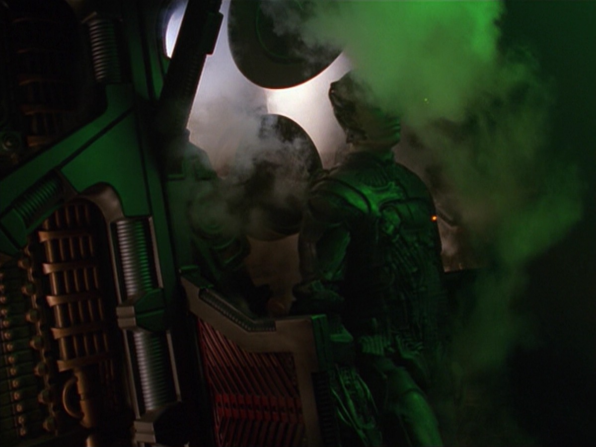 ariane179254_StarTrekVoyager_5x15_5x16_DarkFrontier_3089.jpg