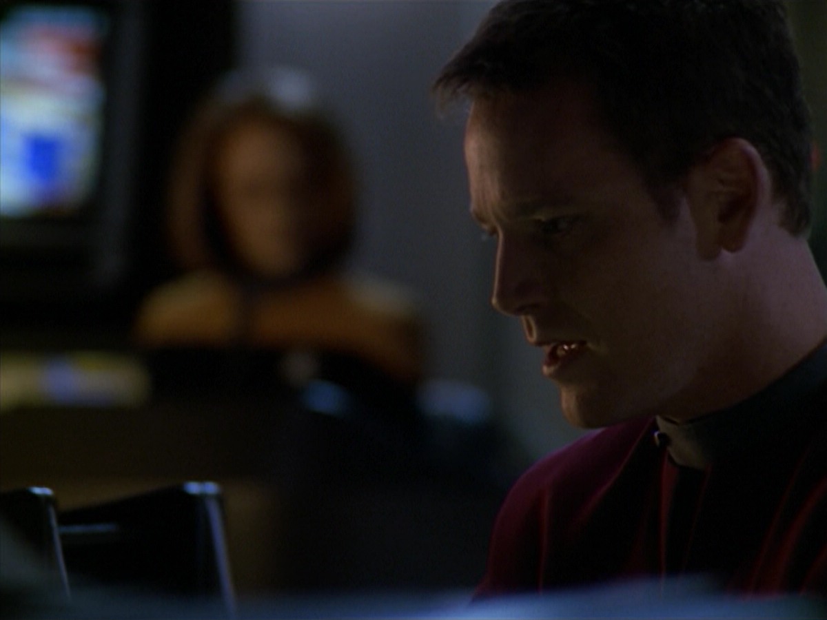 ariane179254_StarTrekVoyager_5x15_5x16_DarkFrontier_3110.jpg