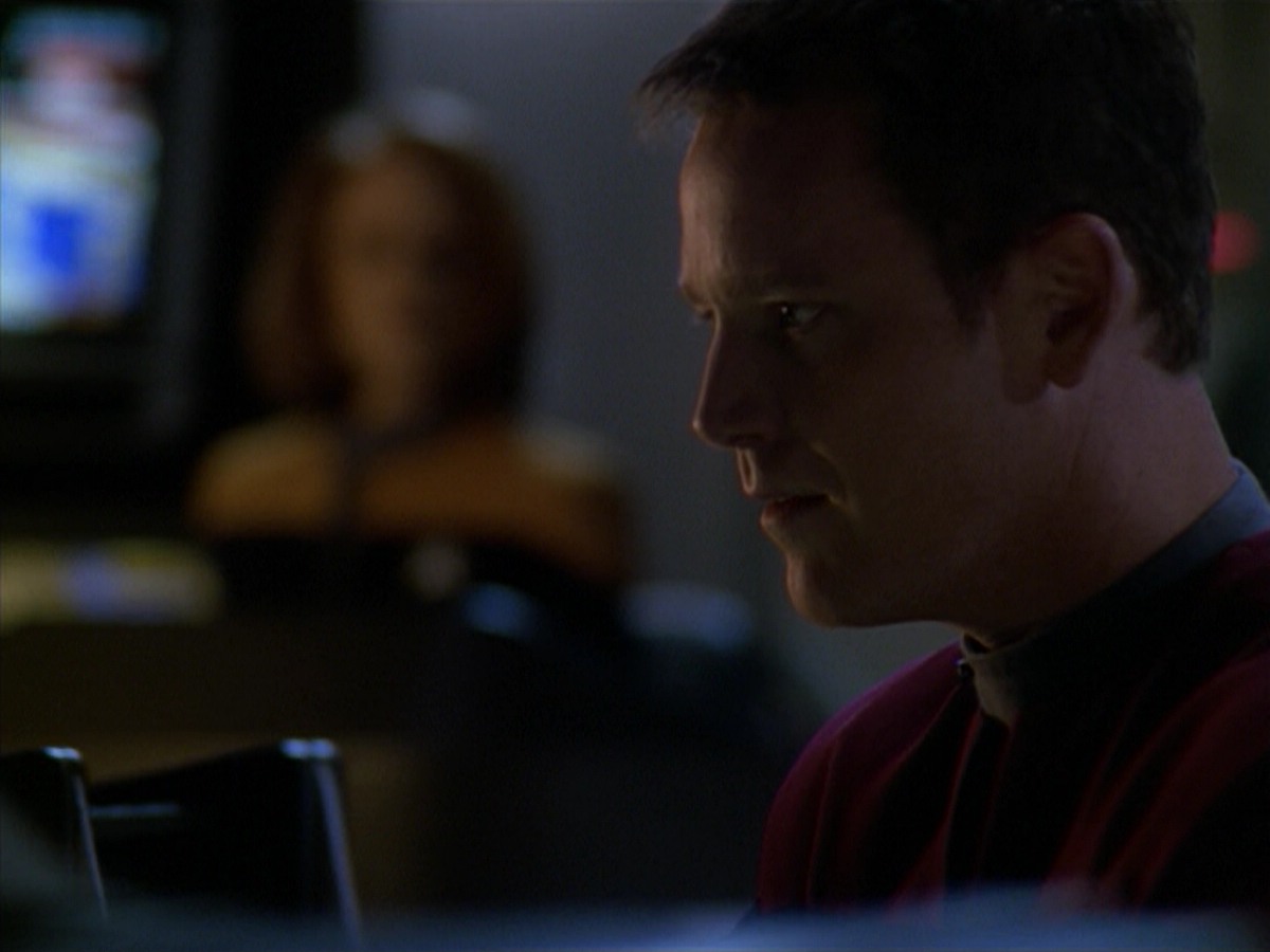 ariane179254_StarTrekVoyager_5x15_5x16_DarkFrontier_3113.jpg