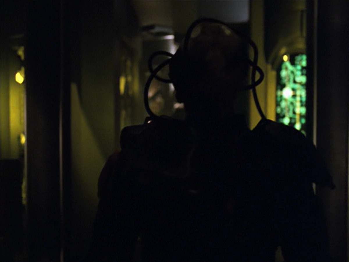 ariane179254_StarTrekVoyager_5x15_5x16_DarkFrontier_3144.jpg