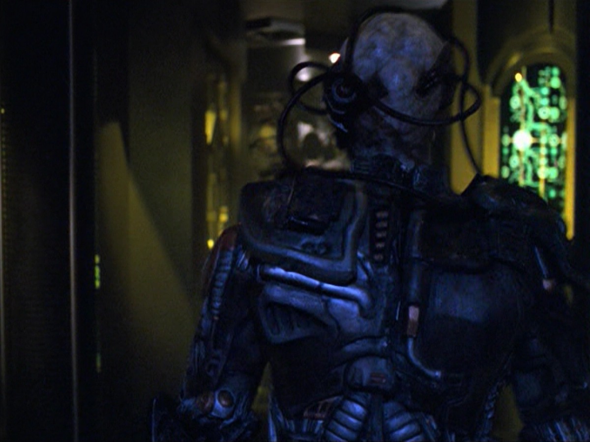 ariane179254_StarTrekVoyager_5x15_5x16_DarkFrontier_3145.jpg