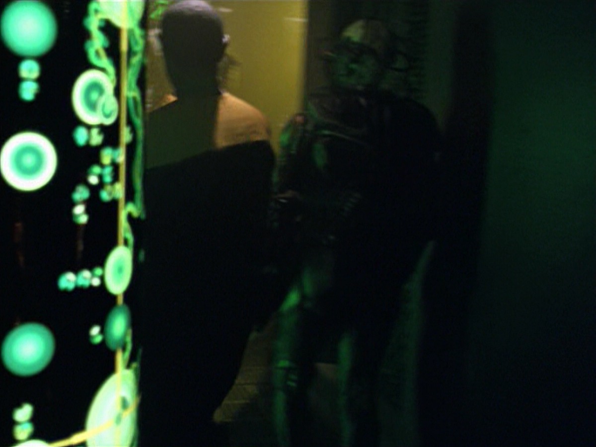 ariane179254_StarTrekVoyager_5x15_5x16_DarkFrontier_3162.jpg