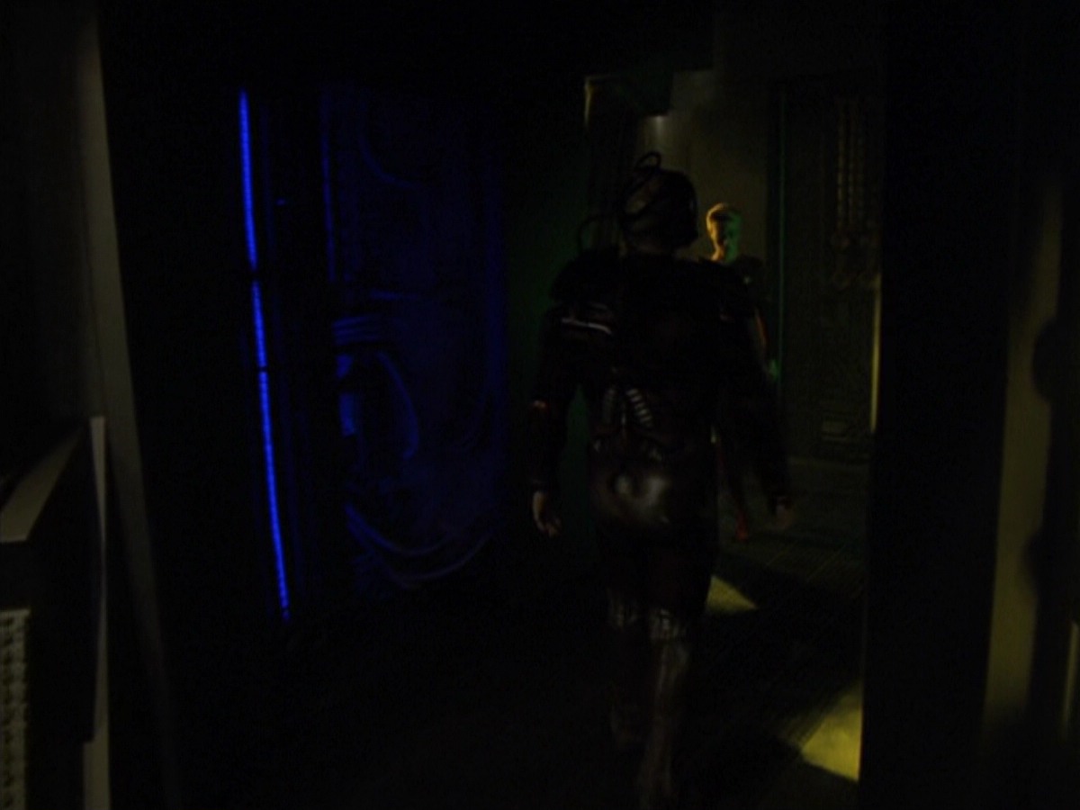 ariane179254_StarTrekVoyager_5x15_5x16_DarkFrontier_3170.jpg